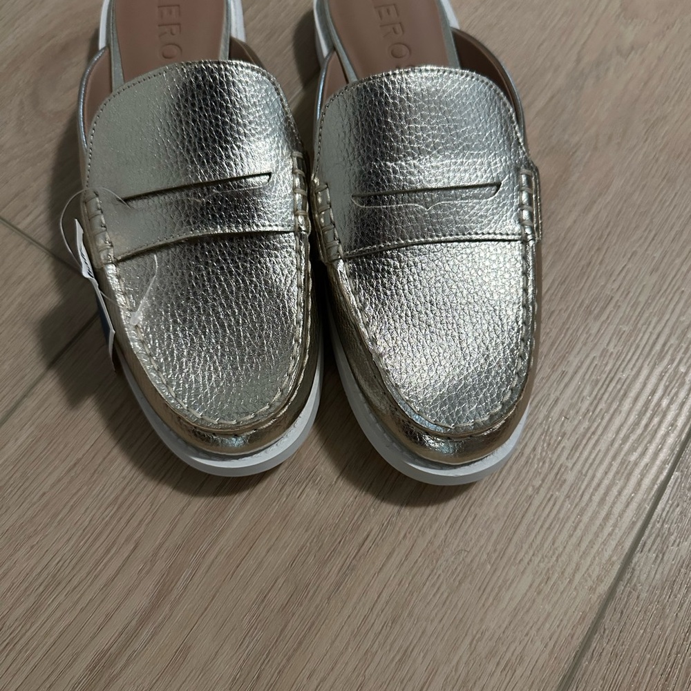 AEROSOLES Women's Metallic Silver Loafers 82sallyl Shoes - Picture 2 of 9